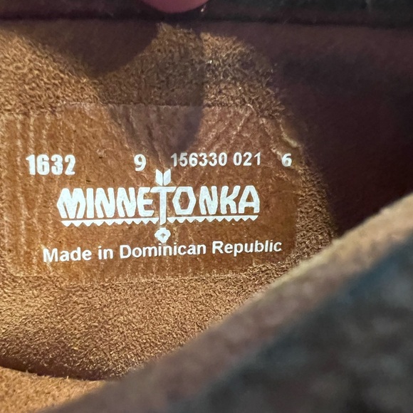 For @janeinspain-Size (8) in Minnetonka size 9 three Fringe moccasin boots Order - Picture 4 of 4